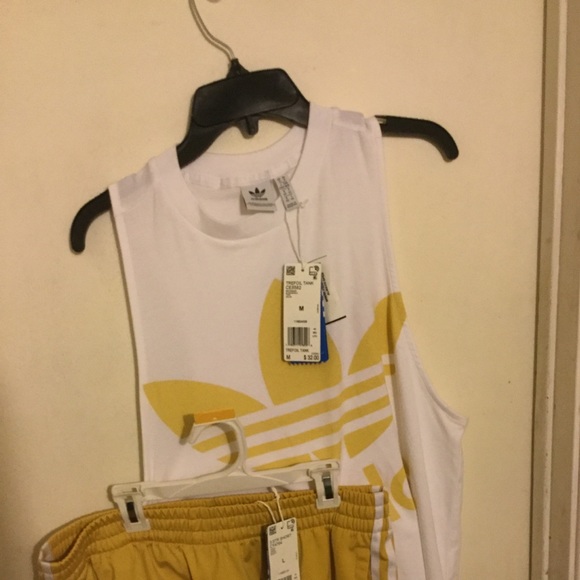 adidas Pants - Adidas short set shirt (M) shorts (L) yell & white